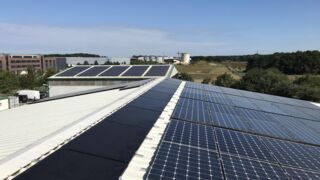 Ein Beispiel für wiederverwendete Solarzellen auf dem Firmegebäude der bauck Gruppe